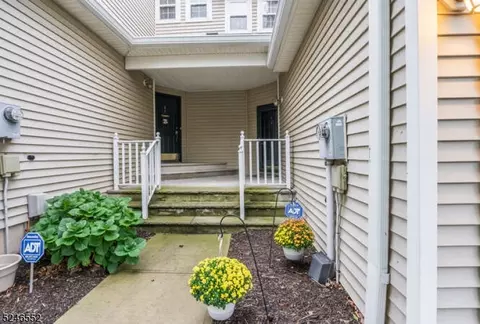 4 Cypress Ct, Clinton, NJ 08809 photo 2