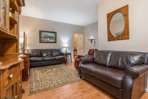 4 Cypress Ct, Clinton, NJ 08809 photo 12