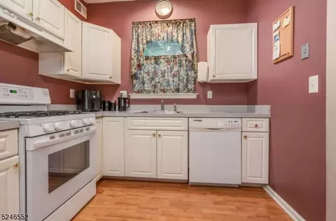 4 Cypress Ct, Clinton, NJ 08809 photo 16