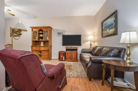 4 Cypress Ct, Clinton, NJ 08809 photo 6