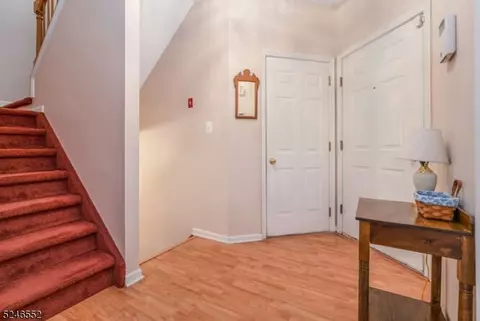 4 Cypress Ct, Clinton, NJ 08809 photo 3