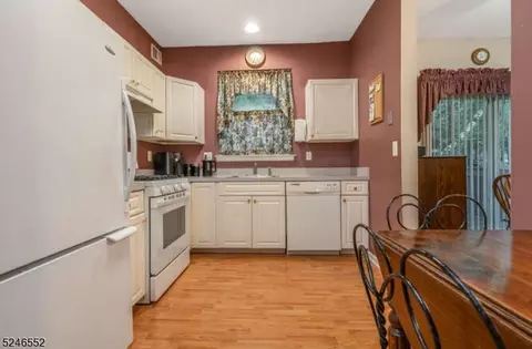 4 Cypress Ct, Clinton, NJ 08809 photo 15