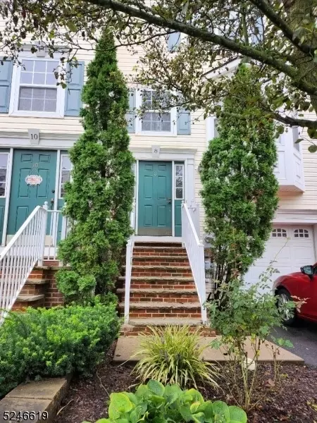 8 Dogwood Ln, Phillipsburg, NJ 08865
