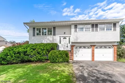 3 Kemah Pl, Mount Olive, NJ 07836