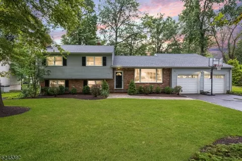 105 Sutton Dr, Berkeley Heights, NJ 07922
