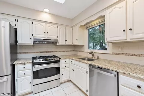 105 Sutton Dr, Berkeley Heights, NJ 07922 photo 8