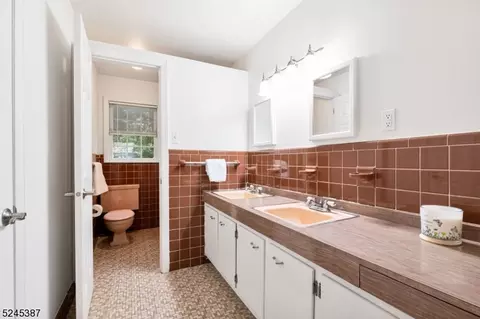 105 Sutton Dr, Berkeley Heights, NJ 07922 photo 18