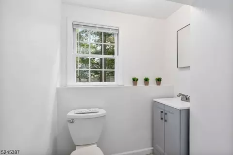 105 Sutton Dr, Berkeley Heights, NJ 07922 photo 23
