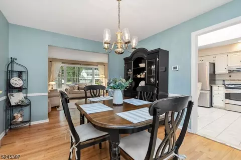 105 Sutton Dr, Berkeley Heights, NJ 07922 photo 9