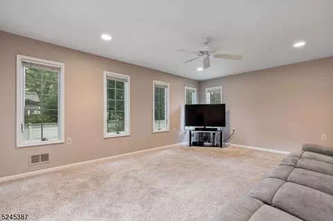 105 Sutton Dr, Berkeley Heights, NJ 07922 photo 14