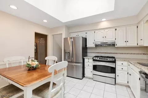 105 Sutton Dr, Berkeley Heights, NJ 07922 photo 7