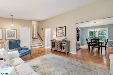 105 Sutton Dr, Berkeley Heights, NJ 07922 photo 2