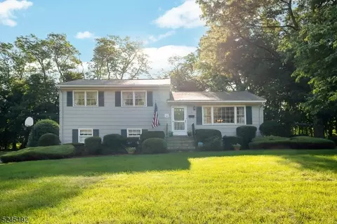 6 Hastings Rd, Morris Plains, NJ 07950