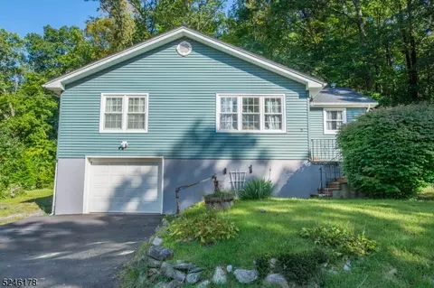 5 Danbury Ln, Jefferson, NJ 07849