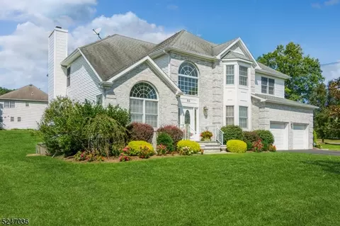 50 Deanna Dr, East Hanover, NJ 07936