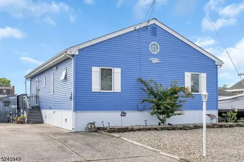 33 W Mullica Rd, Little Egg Harbor Twp, NJ 08087