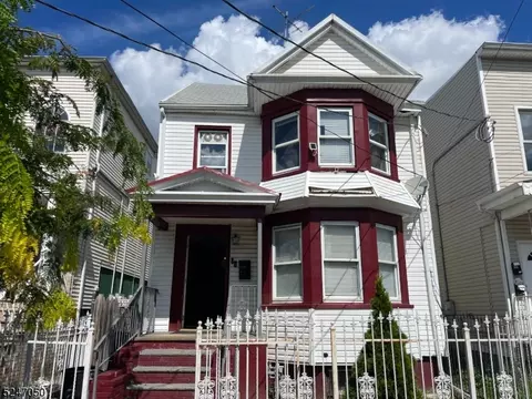 1083 William St, Elizabeth, NJ 07201