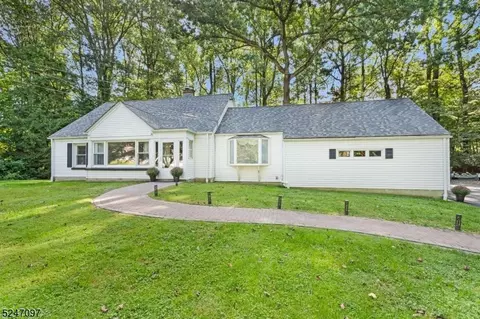 11 Grove Ave, Morris Plains, NJ 07950