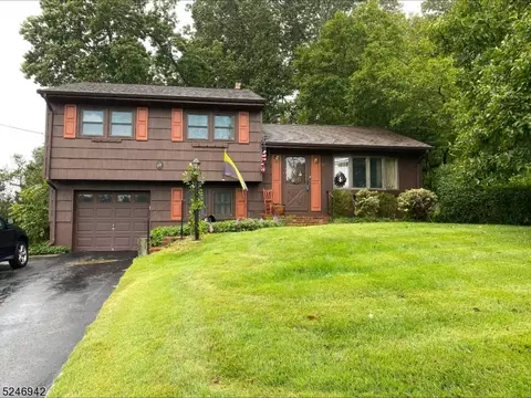 10 Stone Hill Rd, Randolph, NJ 07869