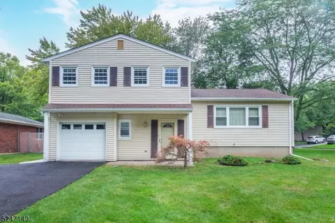 12 Delbrook Rd, Morris Plains, NJ 07950