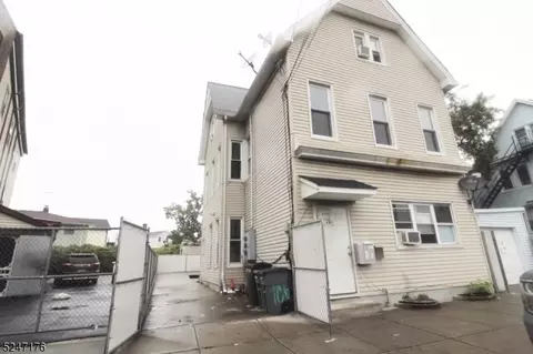 106 7th St, Elizabeth, NJ 07201