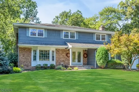 5 Oakwood Way, Piscataway, NJ 08854