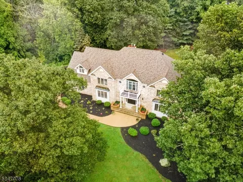 31 Bromley Ct, Montville, NJ 07045