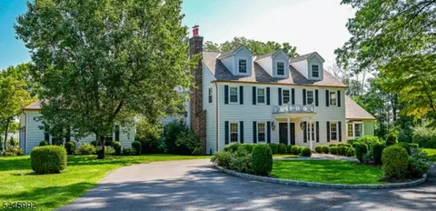 26 Shalebrook Dr, Morristown, NJ 07960