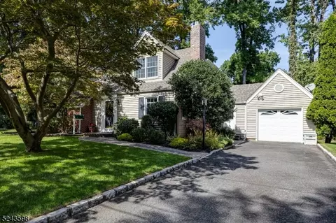 4 Maple St, Clark, NJ 07066