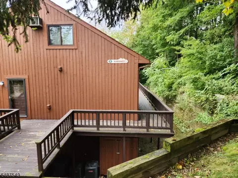 1 Sundance Ct #2, Vernon, NJ 07462