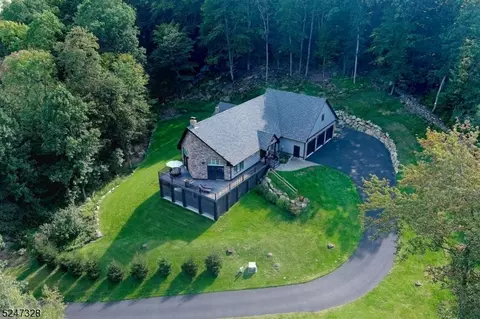 47 Zulauf Ln, Oxford, NJ 07863