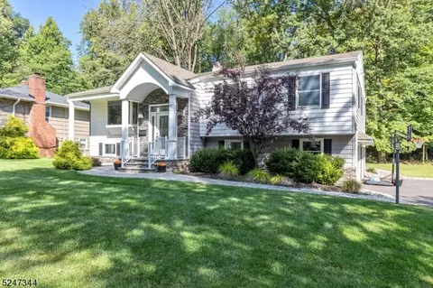 88 Sutton Dr, Berkeley Heights, NJ 07922 photo 3