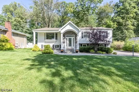 88 Sutton Dr, Berkeley Heights, NJ 07922 photo 2