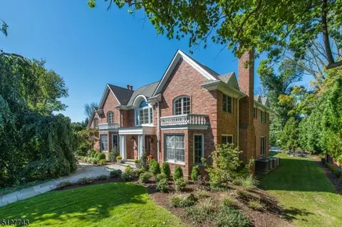 43 Fairfield Dr, Millburn Twp, NJ 07078