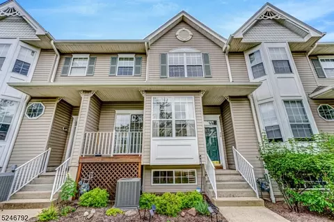 26 Clearbrook Ln, Flemington, NJ 08822