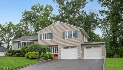 4 Crescent Dr, Hanover, NJ 07981