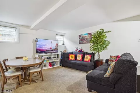 206 Main St #1023, Millburn, NJ 07041