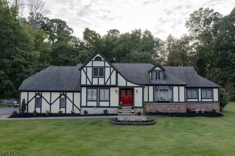 40 Woodland Rd, Franklin, NJ 07416