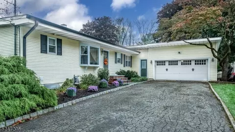 1 Marlyn Ter, Mount Olive, NJ 07828