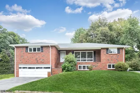 18 Center St, Netcong, NJ 07857