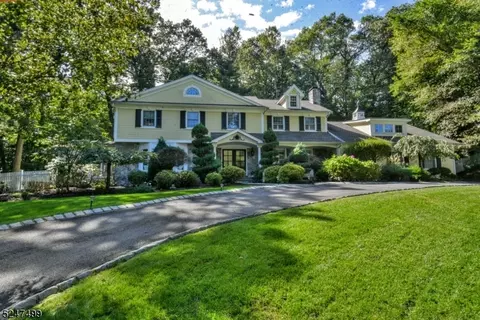 634 Orchard Ln, Franklin Lakes, NJ 07417