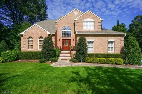 10 Mulberry Ct, Roxbury Twp, NJ 07876