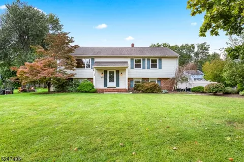 4 Walnut Ter, East Hanover, NJ 07936