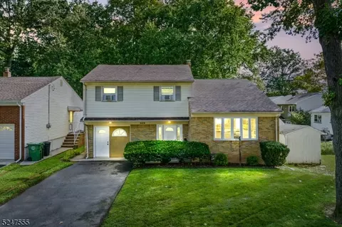 959 Walnut St, Roselle, NJ 07203