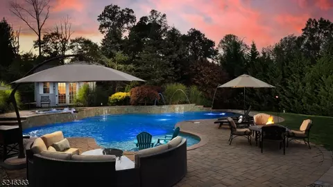 5 Friar Tuck Ct, Warren, NJ 07059