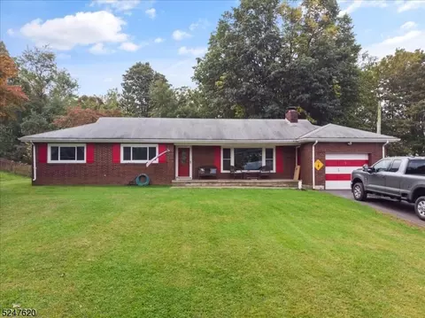 7 Kinnaman Ave, Washington, NJ 07882