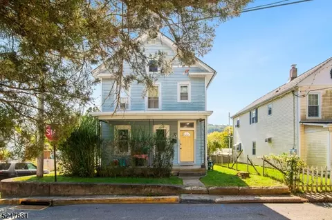 53 Cornish St, Washington, NJ 07882