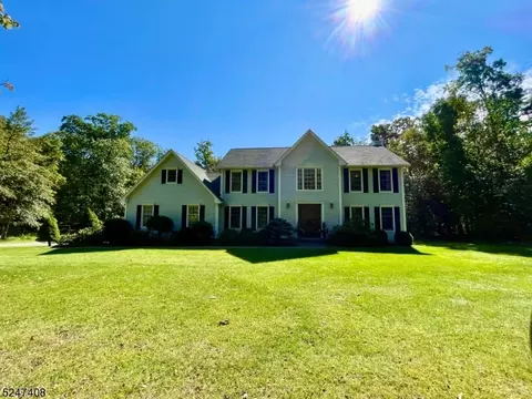 11 Hemlock Ave, Branchville, NJ 07826