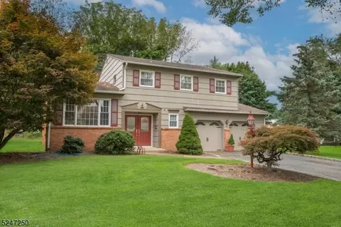 8 Laurel Ct, Verona, NJ 07044