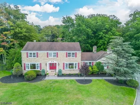 14 Alicia Ct, Cedar Grove, NJ 07009